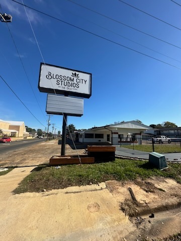 Blossom City Studios in Magnolia, AR - Foto de edificio - Building Photo