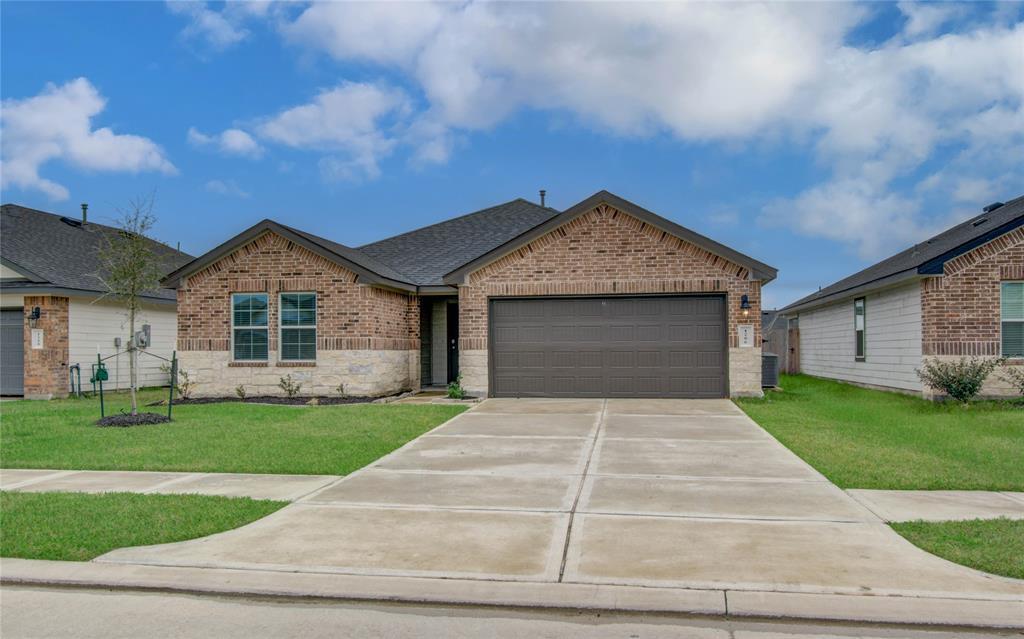 1206 Cattle Chute Ct in Arcola, TX - Building Photo