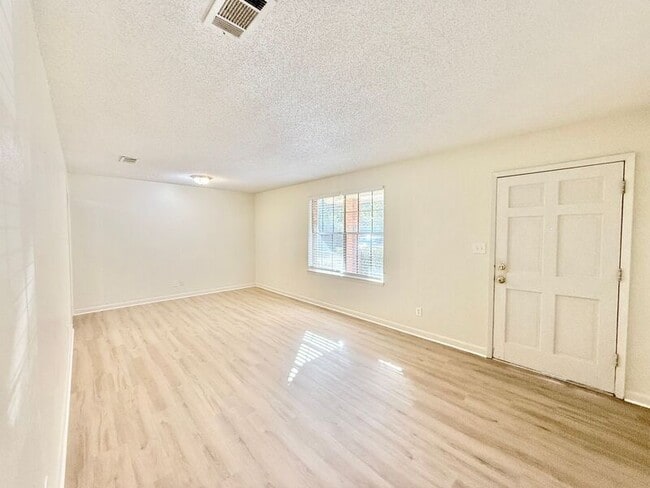 6486 Kembro Rd in Milton, FL - Building Photo - Building Photo