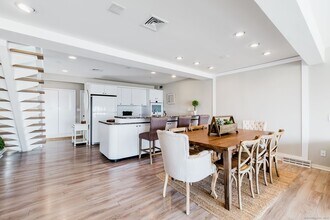 1987 Fairfield Beach Rd in Fairfield, CT - Building Photo - Building Photo