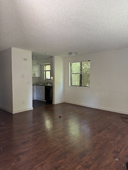 1408 Bellevue Way NE in Bellevue, WA - Building Photo