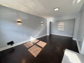 1254 White Plains Rd in Bronx, NY - Building Photo - Building Photo