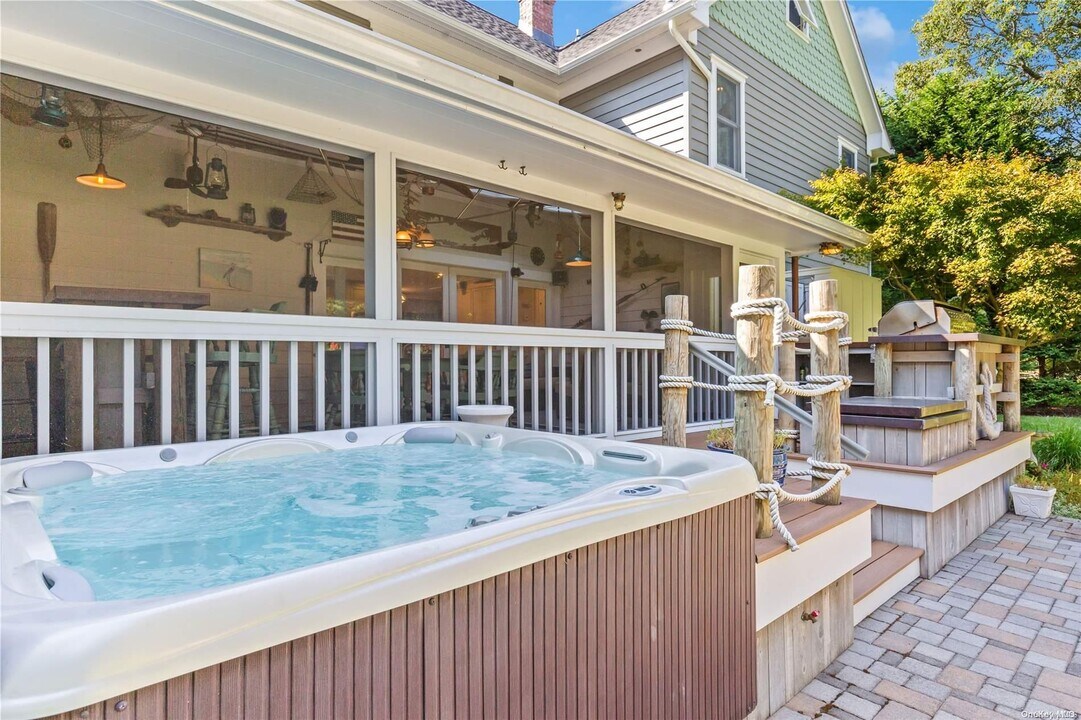 105 Ole Jule Ln in Mattituck, NY - Foto de edificio
