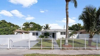 925 NW 84th St in Miami, FL - Building Photo