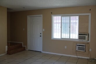 2816 Marlin Ave, Unit 1 in Las Vegas, NV - Building Photo - Building Photo