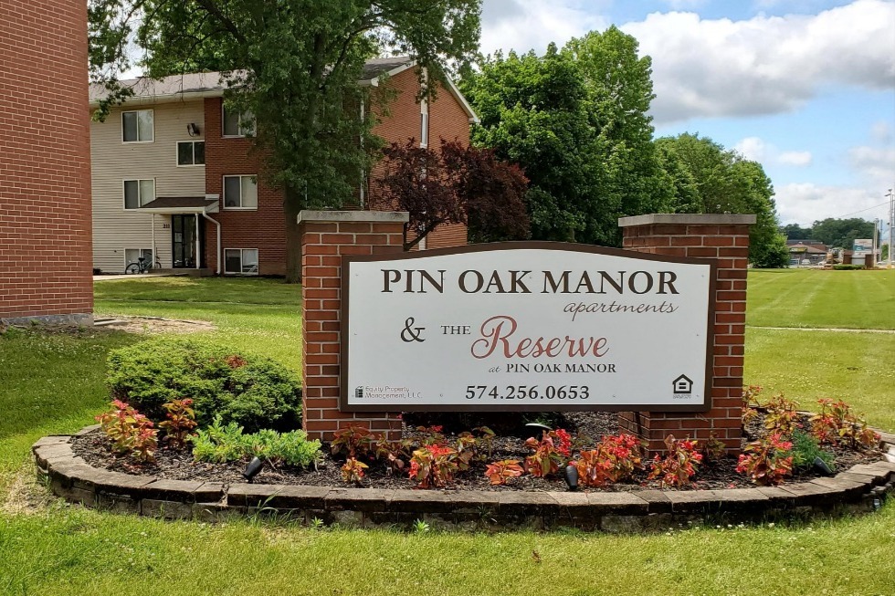 Pin Oak Manor Apartments Photo