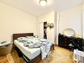 676 Washington St in Brookline, MA - Building Photo - Building Photo