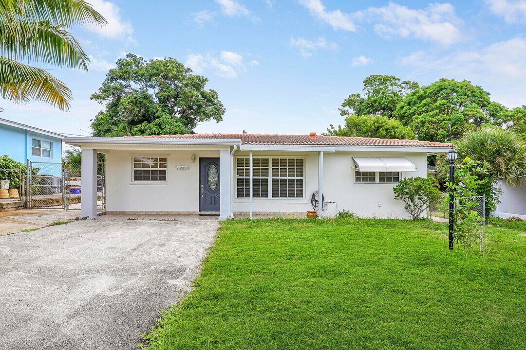 391 SW 2nd St in Boca Raton, FL - Building Photo