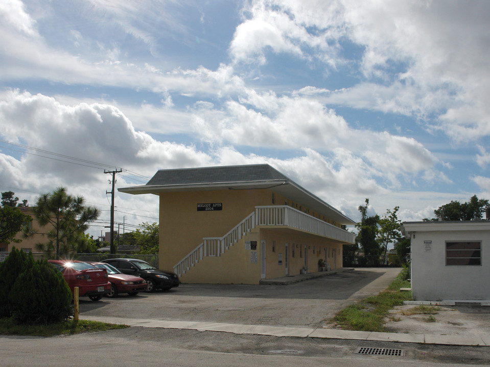 Melody Apartments in Hollywood, FL - Building Photo