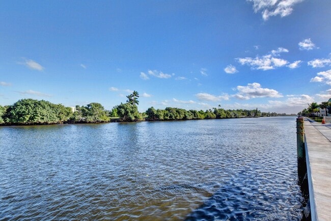 29 Colonial Club Dr in Boynton Beach, FL - Building Photo - Building Photo