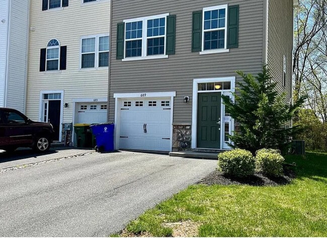 property at 689 Jacobsen Cir