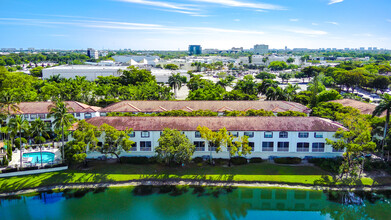 San Marino at Town Place in Boca Raton, FL - Foto de edificio - Building Photo