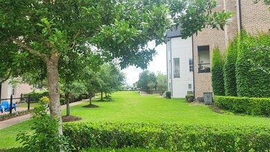 9450 London Bridge Station in Houston, TX - Building Photo - Building Photo