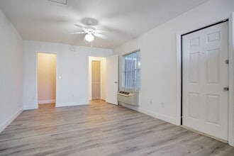 526 Caribbean Dr in Davenport, FL - Building Photo - Building Photo