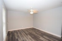 9009 Gaylord Dr in Houston, TX - Building Photo - Building Photo