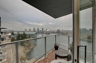 833 Pacific Blvd in Vancouver, BC - Building Photo - Building Photo