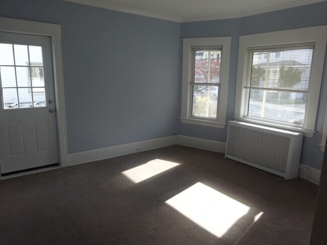25 Oak Square Ave, Unit 1 in Boston, MA - Building Photo - Building Photo