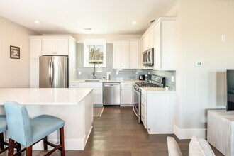 83 Cooper St in Charleston, SC - Building Photo - Building Photo