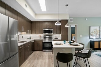 Cortland West Palm in West Palm Beach, FL - Foto de edificio - Building Photo