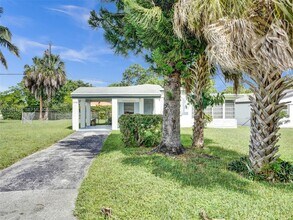 17791 NE 13th Ave in North Miami Beach, FL - Building Photo - Building Photo