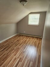 1 Hampson St, Unit 2nd floor in Attleboro, MA - Foto de edificio - Building Photo