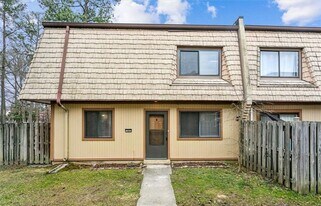 1482 Ventura Way in Newport News, VA - Building Photo