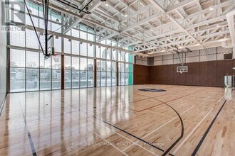 117 McMahon Dr in Toronto, ON - Building Photo - Building Photo