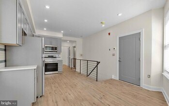 509 Gorgas Ln in Philadelphia, PA - Building Photo - Building Photo
