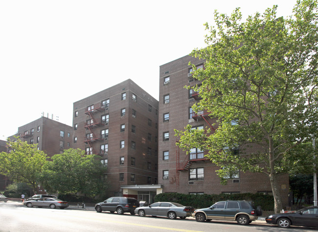 250 Clarkson Ave in Brooklyn, NY - Foto de edificio - Building Photo