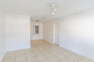 5422 Lake Underhill Rd in Orlando, FL - Building Photo - Building Photo