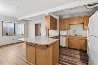 613 155th Ave SE in Bellevue, WA - Building Photo - Building Photo