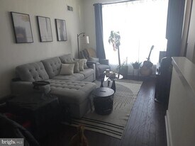 512 W Montgomery Ave in Philadelphia, PA - Building Photo