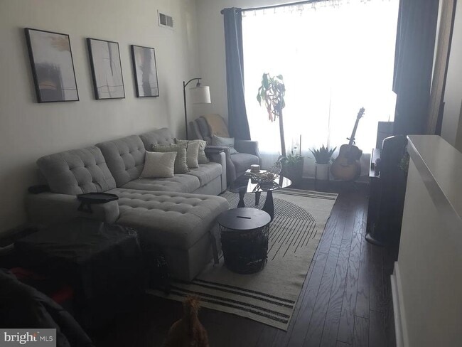 512 W Montgomery Ave