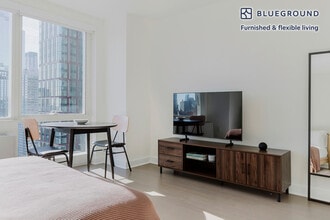 450 W 42nd St in New York, NY - Building Photo - Building Photo
