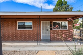 917 Amherst Dr SE in Albuquerque, NM - Building Photo - Building Photo