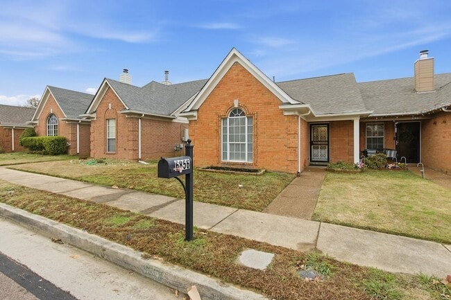 6856 Wrigley Dr in Cordova, TN - Foto de edificio - Building Photo