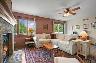 609 N Woods Edge Dr in Oregon, WI - Foto de edificio - Building Photo