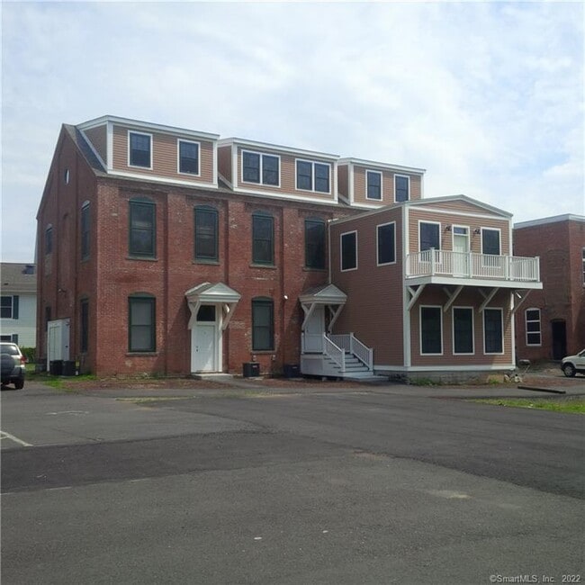 35 Mill St in Unionville, CT - Foto de edificio - Building Photo