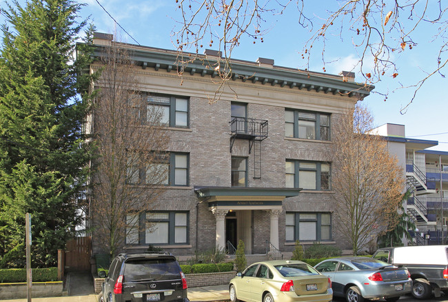 Seward Apartments in Seattle, WA - Foto de edificio - Building Photo