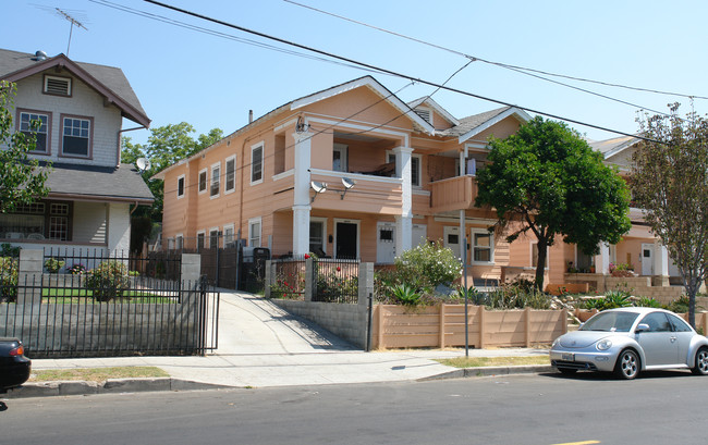 2655 San Marino St in Los Angeles, CA - Building Photo - Building Photo