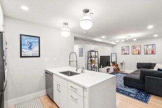 12 Lamson Ct, Unit 2 in Boston, MA - Building Photo - Building Photo