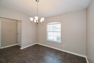 557 Fallen Timbers Dr in Orange Park, FL - Building Photo - Building Photo