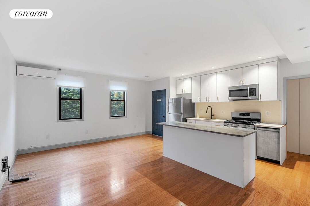 60-30 78th Ave in Queens, NY - Building Photo