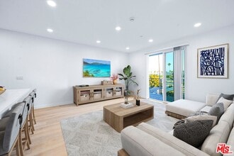 14811 Erwin St in Los Angeles, CA - Building Photo - Building Photo