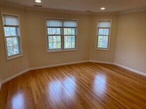 292 Hemlock Ter, Unit 2 in Teaneck, NJ - Building Photo - Building Photo