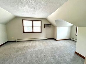 892 St James Ave in Springfield, MA - Foto de edificio - Building Photo