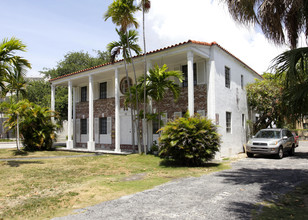 47 Alhambra Cir in Coral Gables, FL - Building Photo - Building Photo