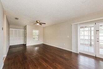 6906 El Centro Ct in Tampa, FL - Building Photo - Building Photo