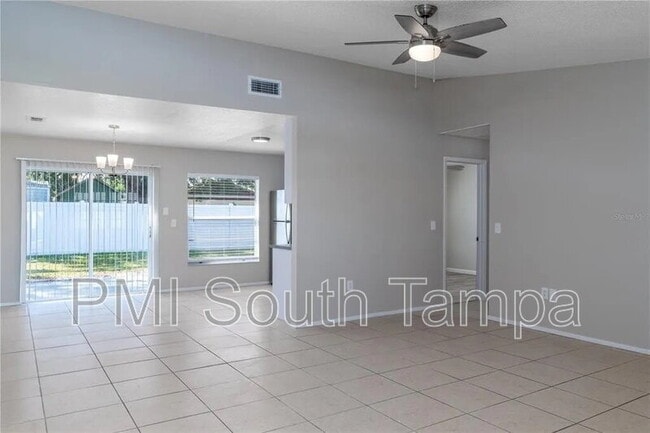 1020 Pine Ridge Cir in Brandon, FL - Building Photo - Building Photo