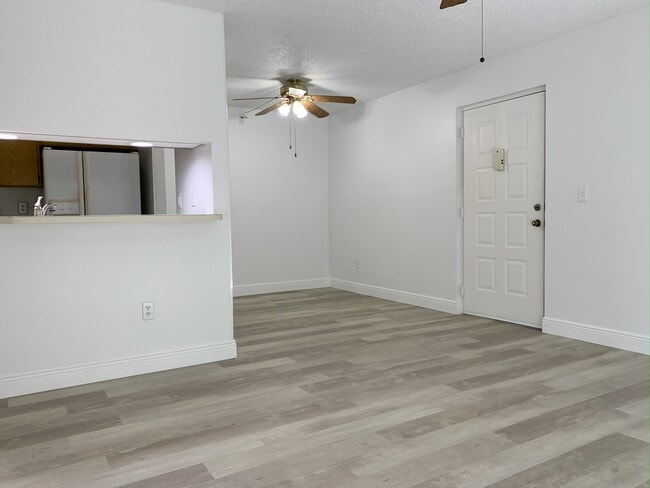 9570 Green Cypress Ln, Unit #6 in Ft. Myers, FL - Building Photo - Building Photo